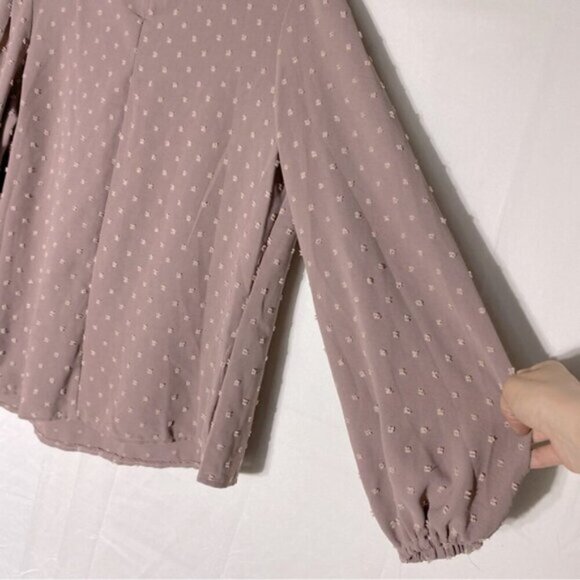 5/$25 Shein Nude Taupe Textured Dots Long Sleeve Blouse L - Picture 11 of 15